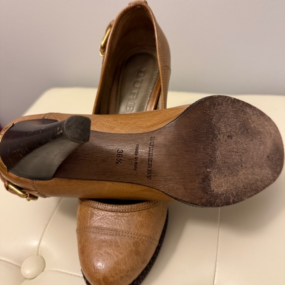 Burberry Platform Leather Pumps, Taupe, size 6.5 - Picture 9 of 10